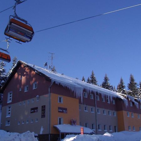 Hotel Pod Vlekem Loučná pod Klínovcem Bagian luar foto