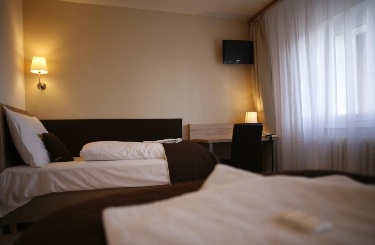 Hotel Pod Vlekem Loučná pod Klínovcem Bagian luar foto