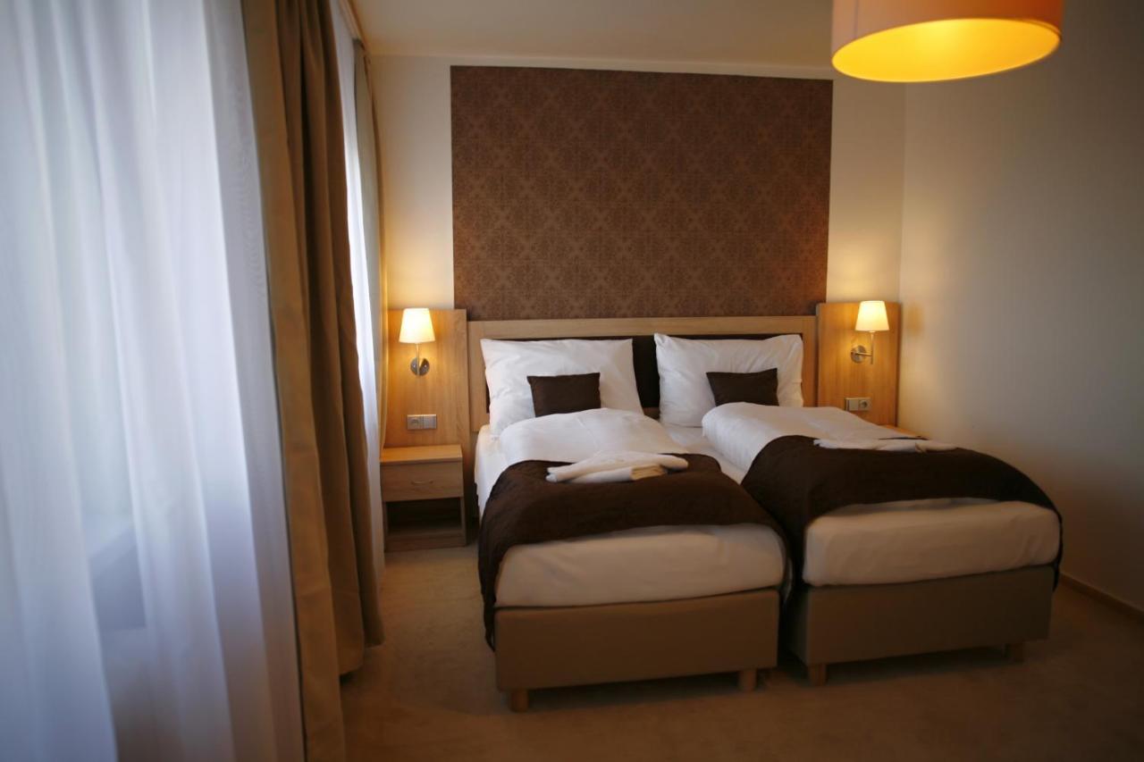Hotel Pod Vlekem Loučná pod Klínovcem Bagian luar foto