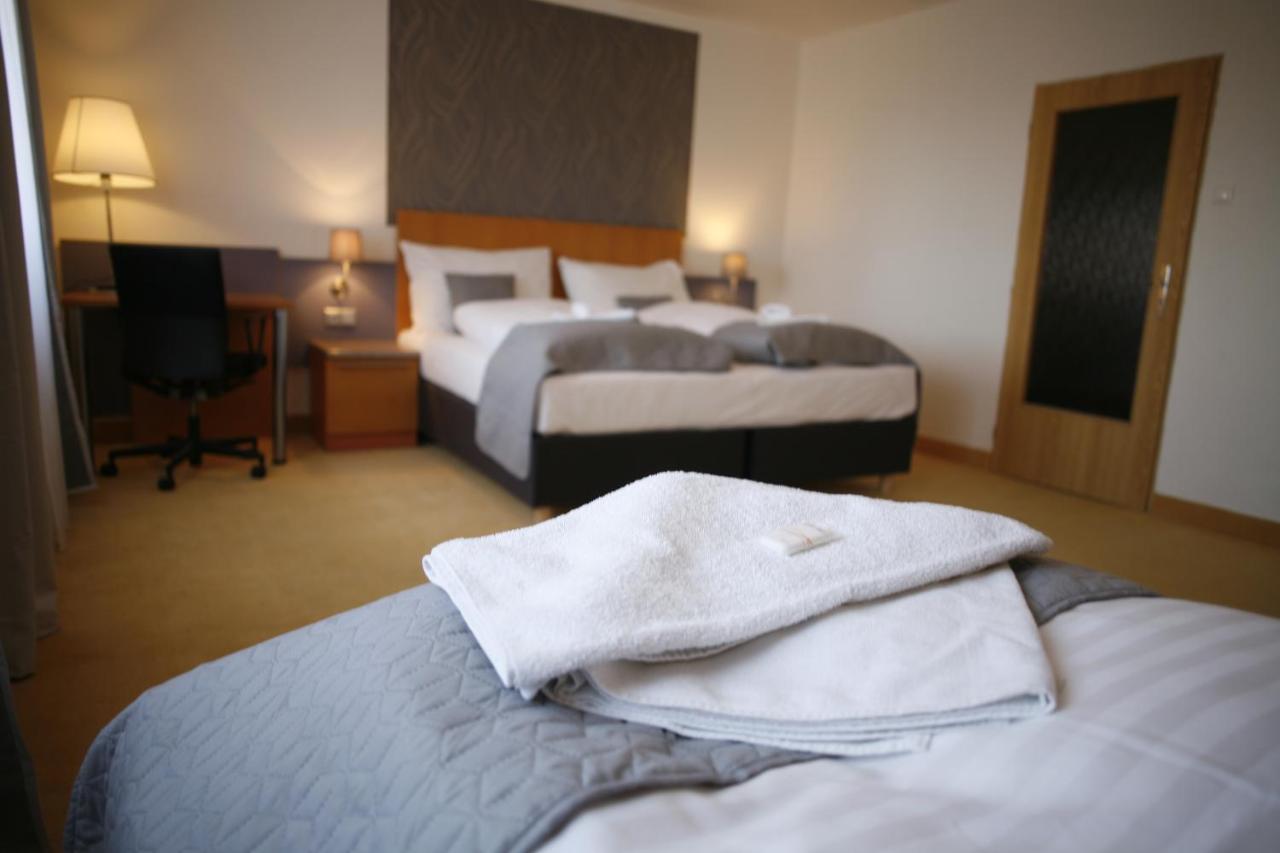 Hotel Pod Vlekem Loučná pod Klínovcem Bagian luar foto