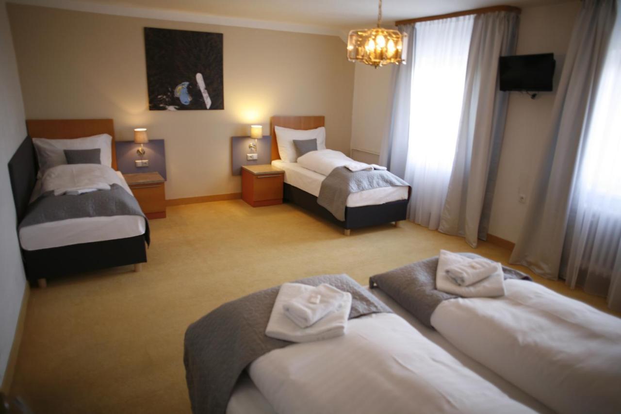 Hotel Pod Vlekem Loučná pod Klínovcem Bagian luar foto