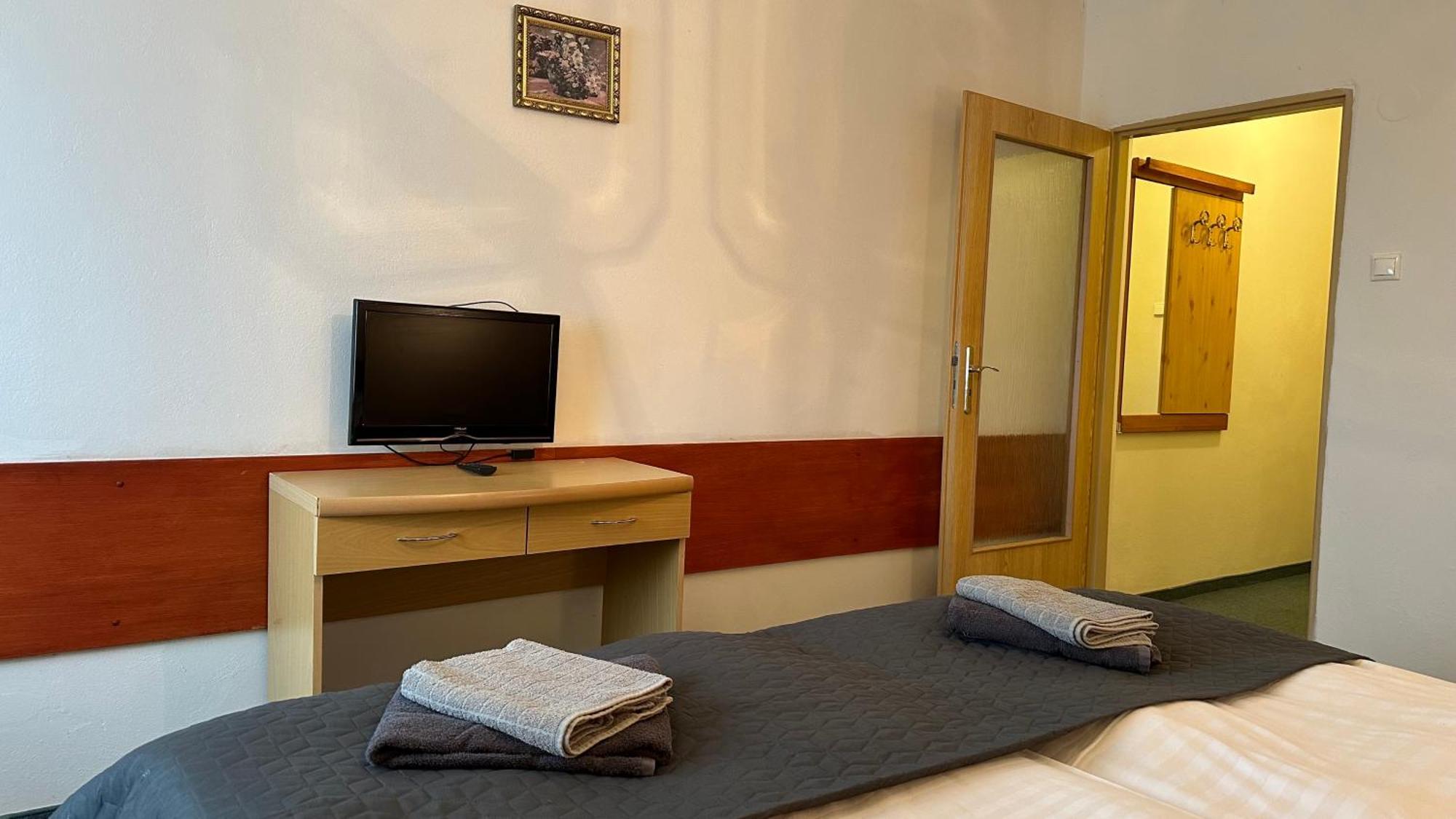 Hotel Pod Vlekem Loučná pod Klínovcem Bagian luar foto