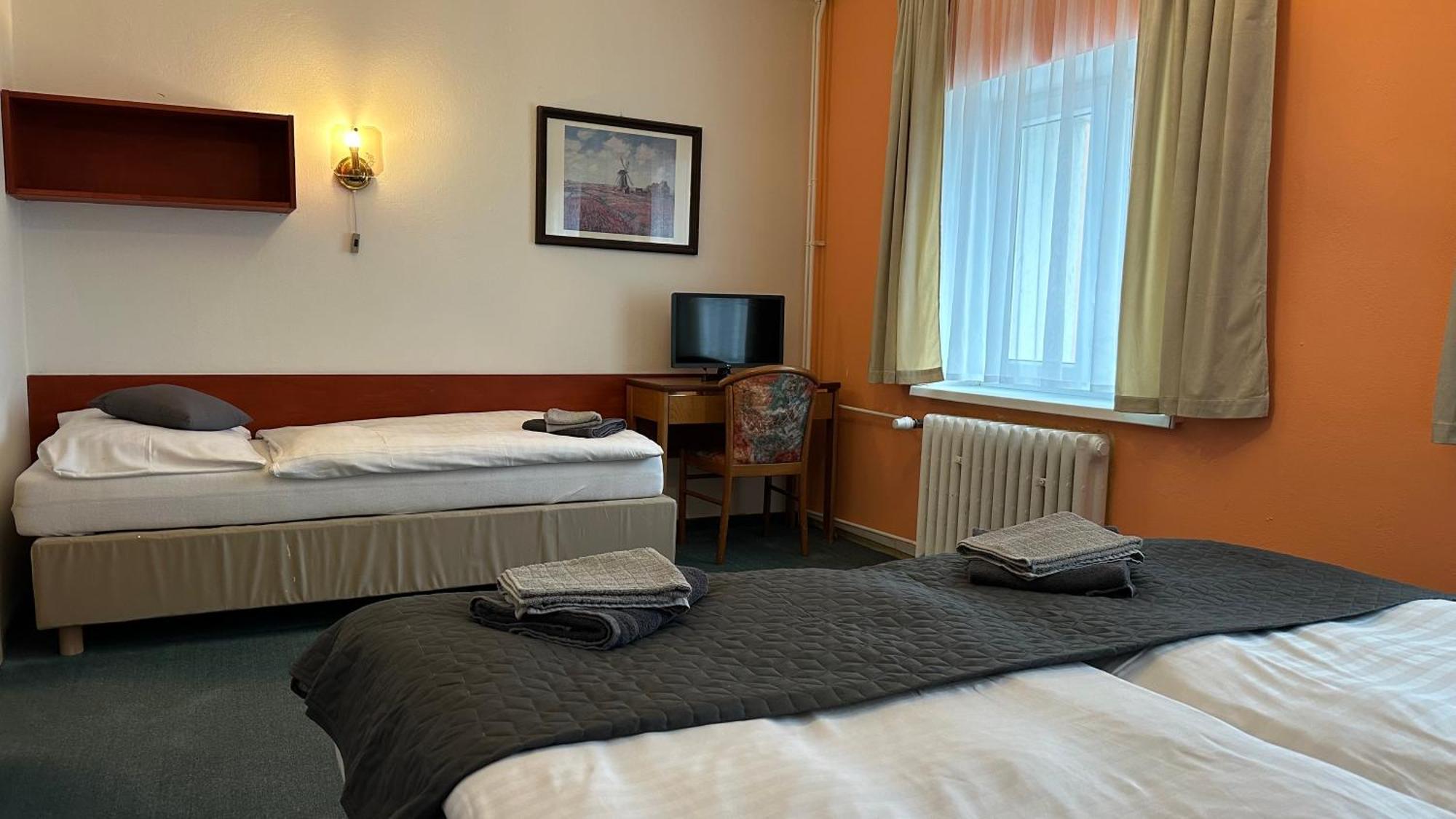 Hotel Pod Vlekem Loučná pod Klínovcem Bagian luar foto