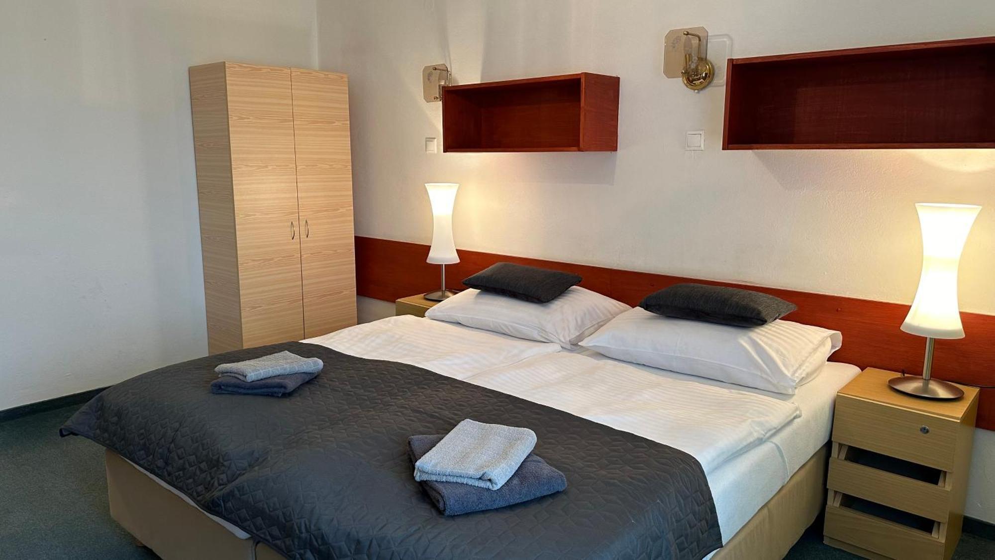 Hotel Pod Vlekem Loučná pod Klínovcem Bagian luar foto